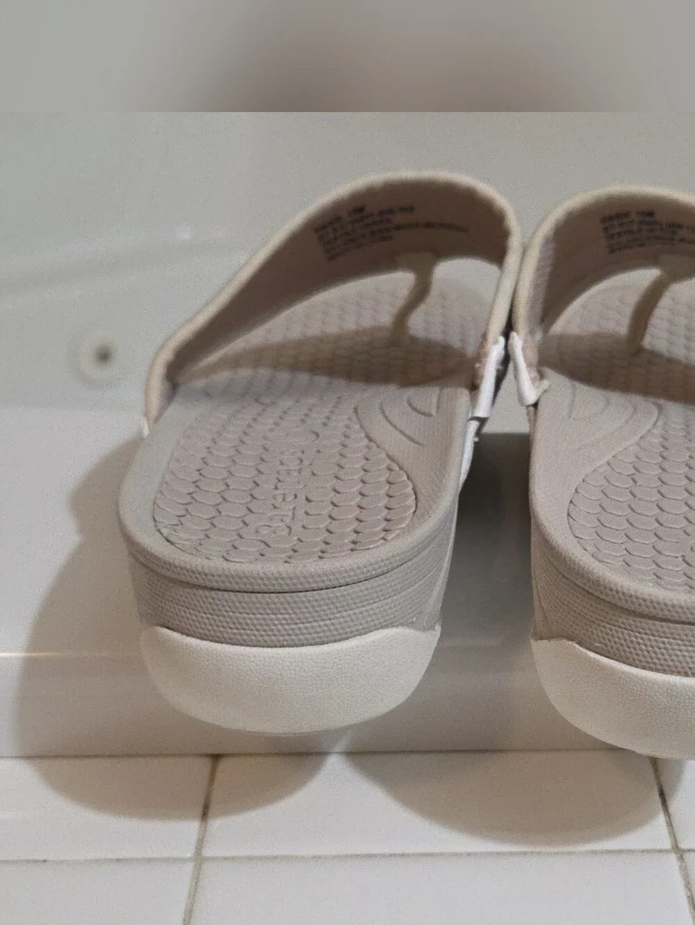 Baretraps Dasie Women's Thong Slide Flip Flop Beige Sandal Comfort Size 10